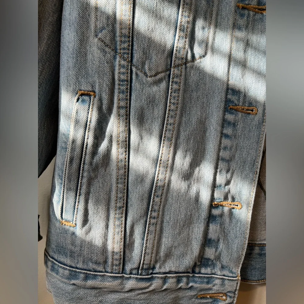 Levi's Denim Jacket with Floral Embroidery - Picture 11 of 15